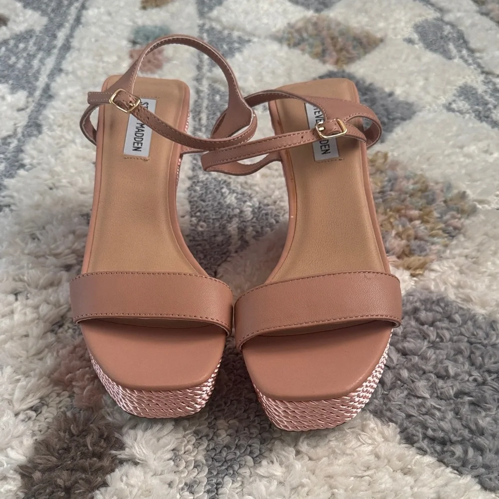 Steve Madden Women's Blush Pink Platform Sandals New without tags/no box